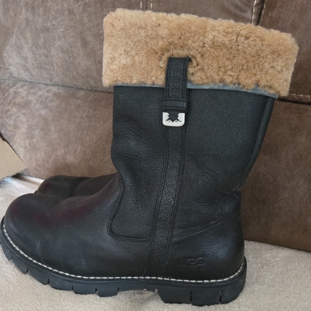 UGG Mens  Leather Insulated Boots